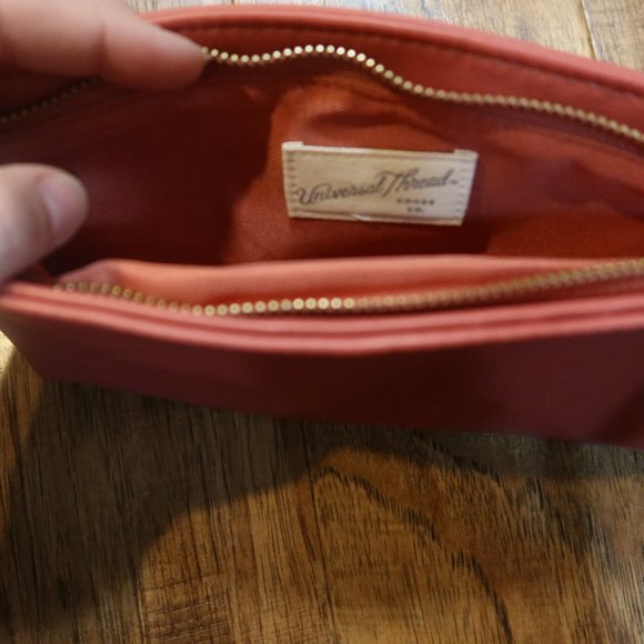 😇 3/$15 or listed price **NWT Wristlet - Picture 2 of 4